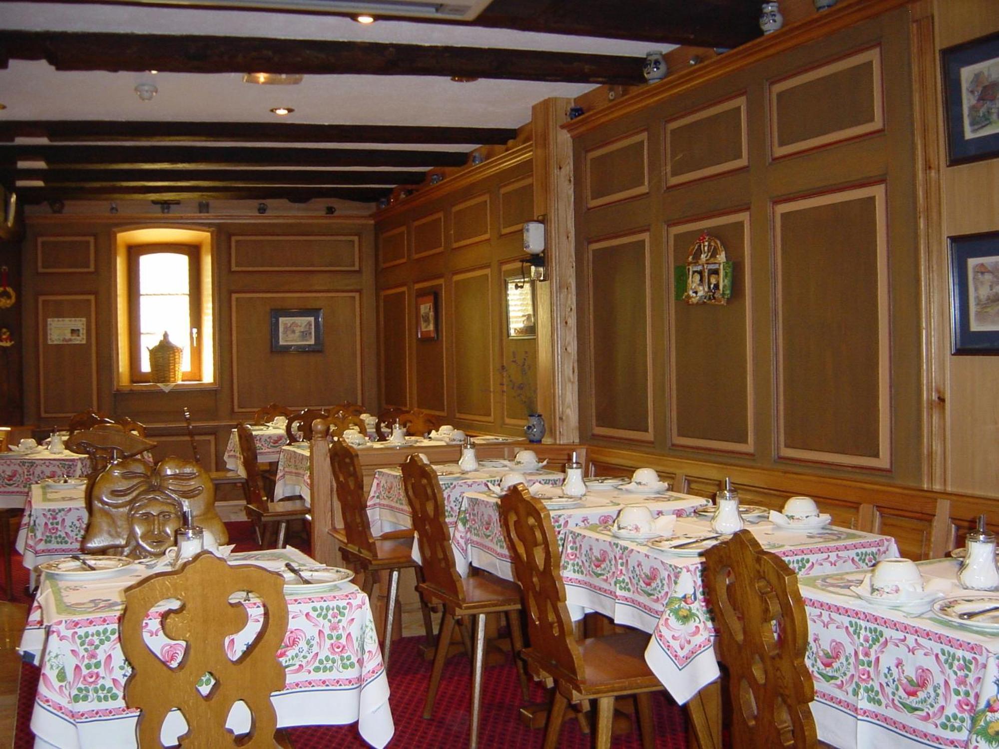 Hotel Restaurant Pere Benoit Entzheim Exterior photo