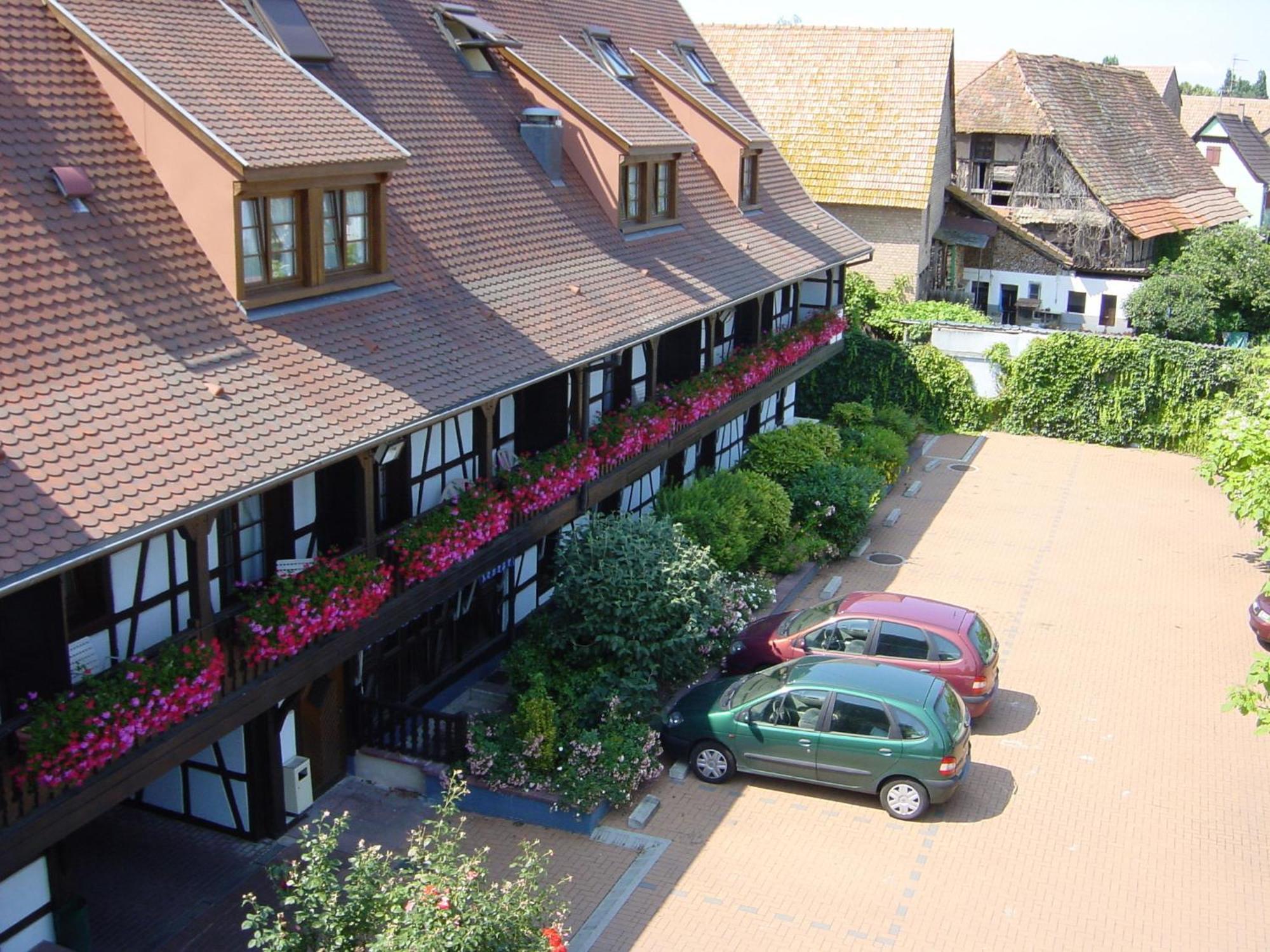 Hotel Restaurant Pere Benoit Entzheim Exterior photo