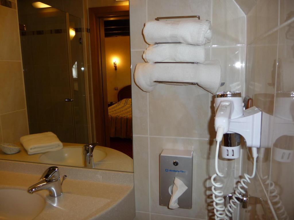 Hotel Restaurant Pere Benoit Entzheim Room photo
