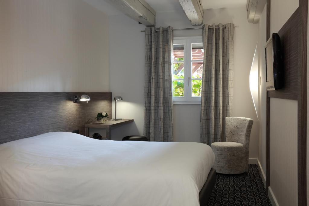 Hotel Restaurant Pere Benoit Entzheim Room photo